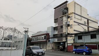 Lorenzzo Suites Hotel