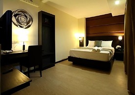 Lorenzzo Suites Hotel