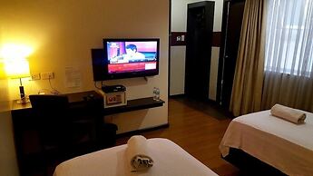 Lorenzzo Suites Hotel