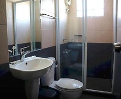 Lorenzzo Suites Hotel