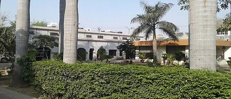 Saras Tourist Resort