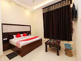 Hotel Ambika & Restaurant By GRB