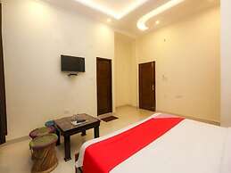 Hotel Ambika & Restaurant By GRB