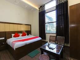 Hotel Ambika & Restaurant By GRB