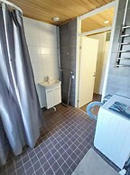 2BR Apt in Quiet Neighborhood