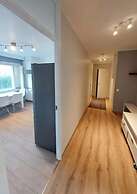 2BR Apt in Quiet Neighborhood