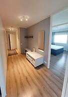 2BR Apt in Quiet Neighborhood