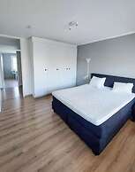 2BR Apt in Quiet Neighborhood