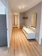 2BR Apt in Quiet Neighborhood