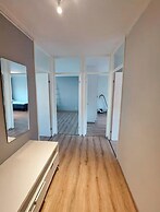 2BR Apt in Quiet Neighborhood