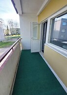 2BR Apt in Quiet Neighborhood