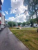 2BR Apt in Quiet Neighborhood