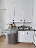 2BR Apt in Quiet Neighborhood