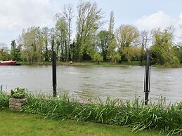 Thames Retreat