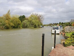 Thames Retreat