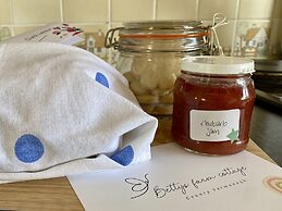 Betty's Farm Cottage