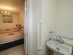 The Coach House Apartment