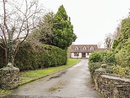 Tudor Lodge