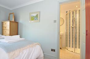 6 Trelawney Court