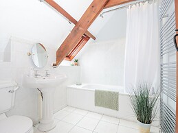 The Old Manor Apartment