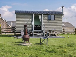 Cwtch Winnie Shepherds Hut