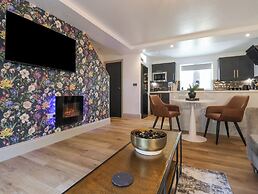 Waters Edge Lock View