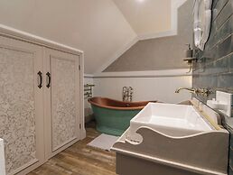 Waters Edge Lock View