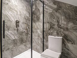 Waters Edge Lock View