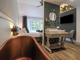 Waters Edge Lock View