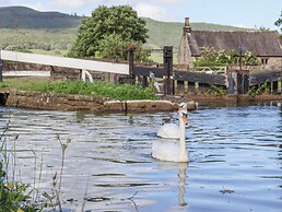 Waters Edge Lock View