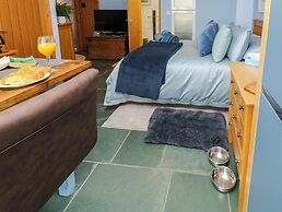 Broadstone Boathouse