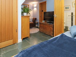 Broadstone Boathouse