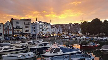 Broadstone Boathouse