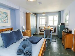 Broadstone Boathouse