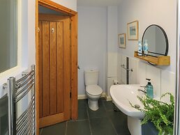 Broadstone Boathouse