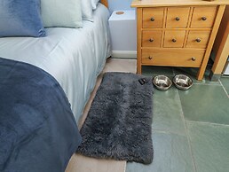 Broadstone Boathouse