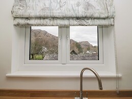 Yewdale View Apartment