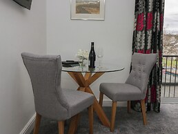 Yewdale View Apartment