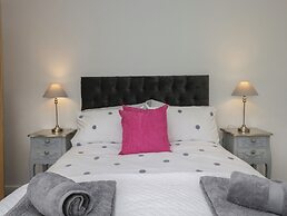 Yewdale View Apartment