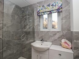 Yewdale View Apartment