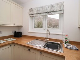 Yewdale View Apartment