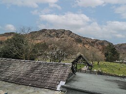 Yewdale View Apartment