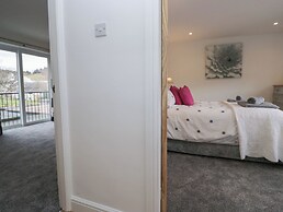 Yewdale View Apartment