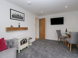 Yewdale View Apartment