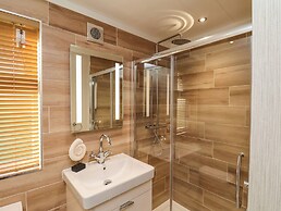 Cherry Blossom Lodge