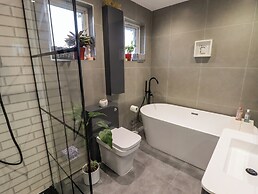 44 Honeyborough Road