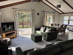 2 Riverside Lodge