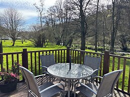2 Riverside Lodge