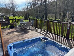 2 Riverside Lodge