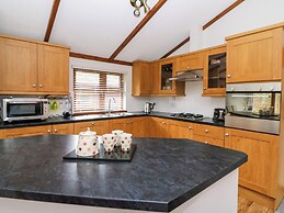 2 Riverside Lodge